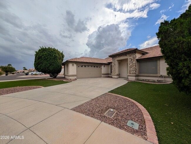 15748 W Paradise Ln