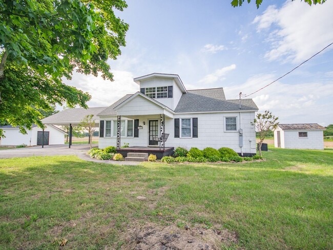 Building Photo - Farm House! Great Location....25 minutes f...