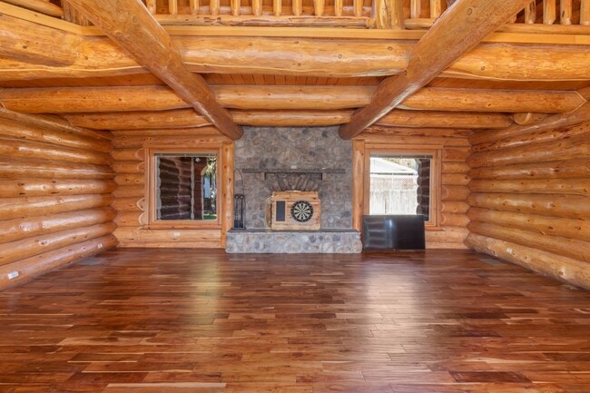 Photo - Luxury secondary Lake Property offering 3 ...