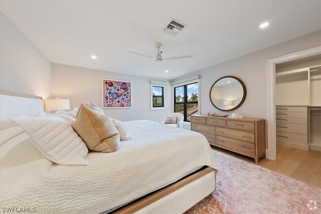 Building Photo - 569 Park Shore Dr Unit G5 Rental