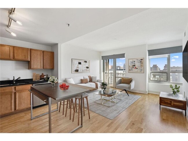 Building Photo - 929 Portland Ave Unit 1804 Rental
