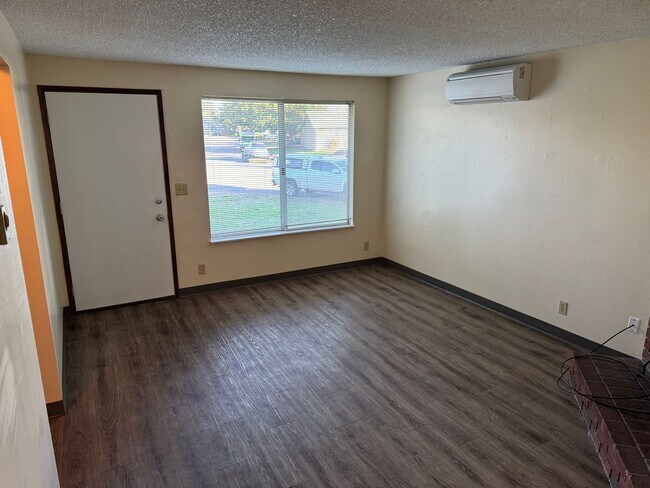 Photo - Large single level 2 bedroom 1 bath duplex in Springfield!