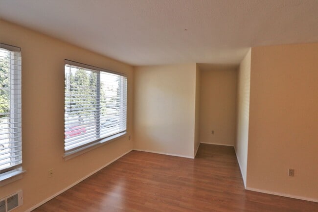 Photo - 2 Bedroom 1 Bathroom w/ Deck and Parking! Unidad B304