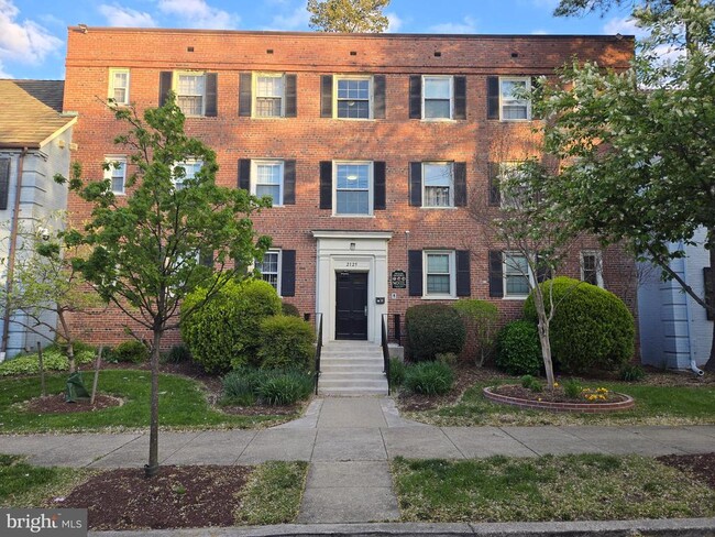 Building Photo - 2125 Suitland Terrace SE Unit 101 Rental