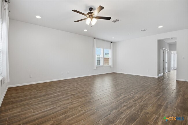 1121 Esplanade Pkwy