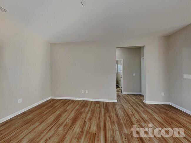 Photo - 185 Southern Pl