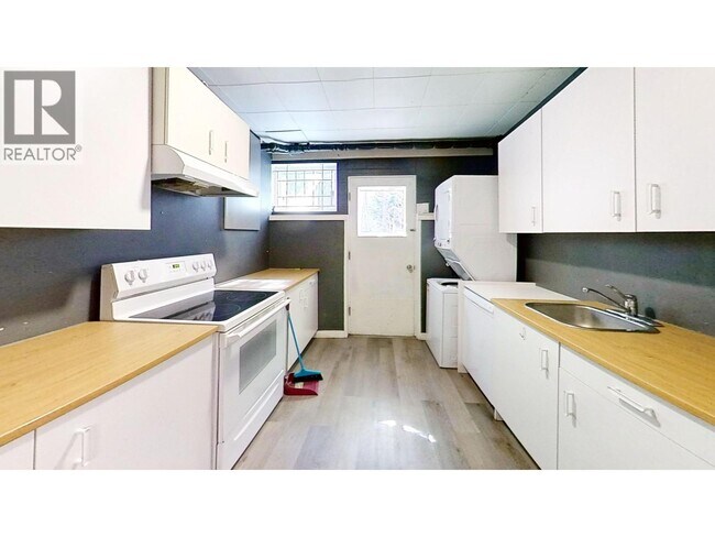 Photo - 720 W 54th Ave