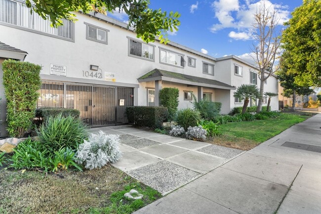 Photo - 10442 Lampson Avenue