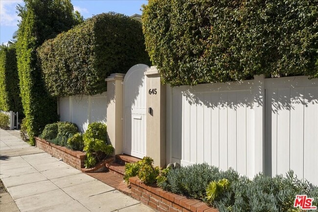 Photo - 645 N Sierra Bonita Ave