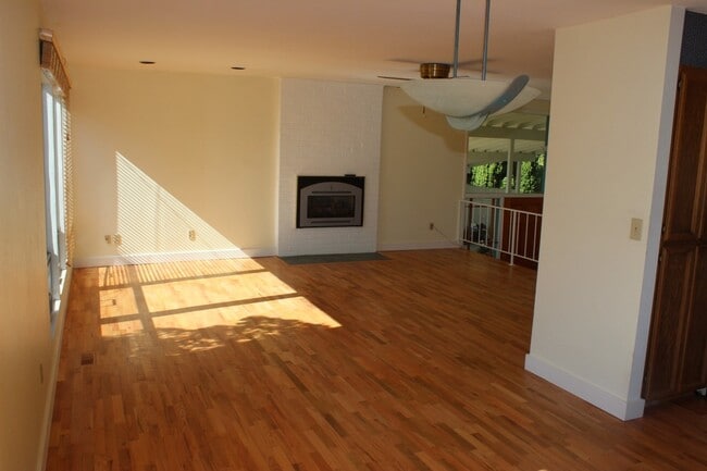 Photo - 16654 SE 26th Pl