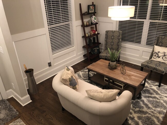 Photo - 1011 Everett Pl