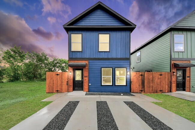 Building Photo - 3810 Hiford Dr