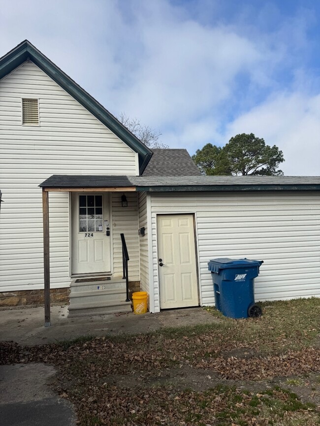 Photo - 724 E Delaware Ave