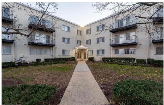 Building Photo - Spacious and Newly Remodelled at the Fairm... Rental