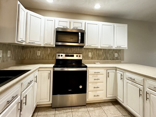 Photo - 750 Erow Ave