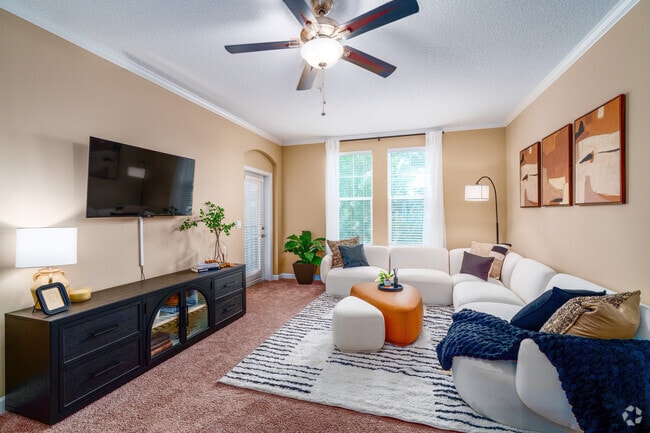 1BR, 1BA - 821SF - Living Room