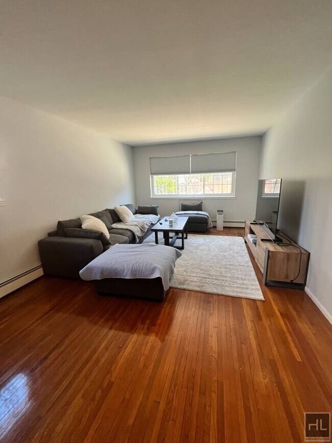 Photo - 74 STREET Unidad 1