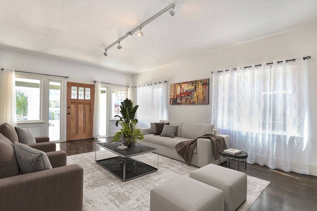 Building Photo - 2947 Van Buren Pl