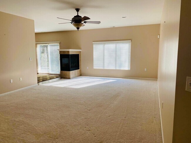 Photo - Nice Sterling Creek condo in Utica school....