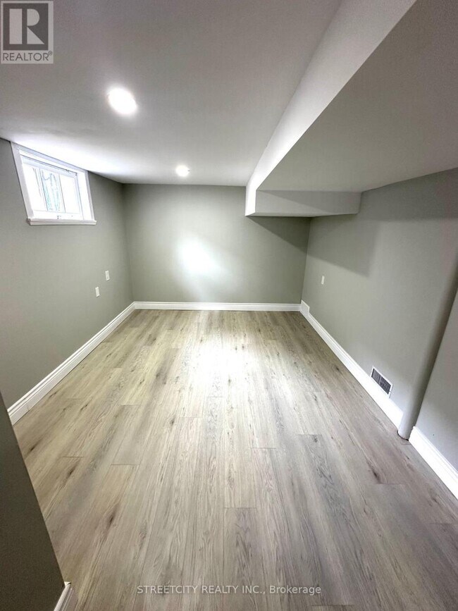 Photo - 437 Charlotte St