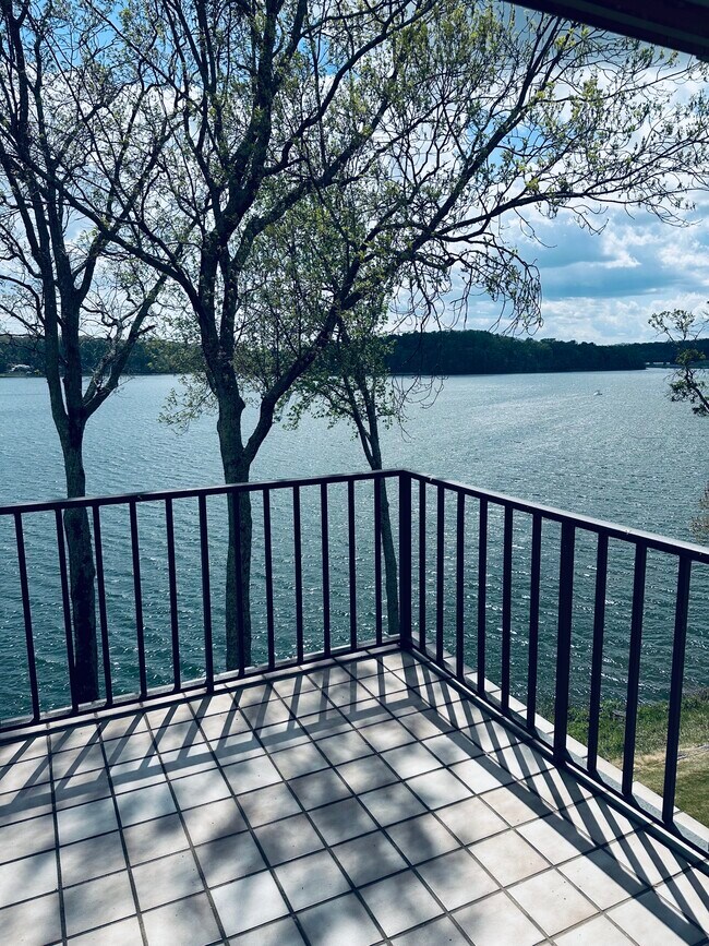 Photo - 4336 Lakeshore Ln Unit 304