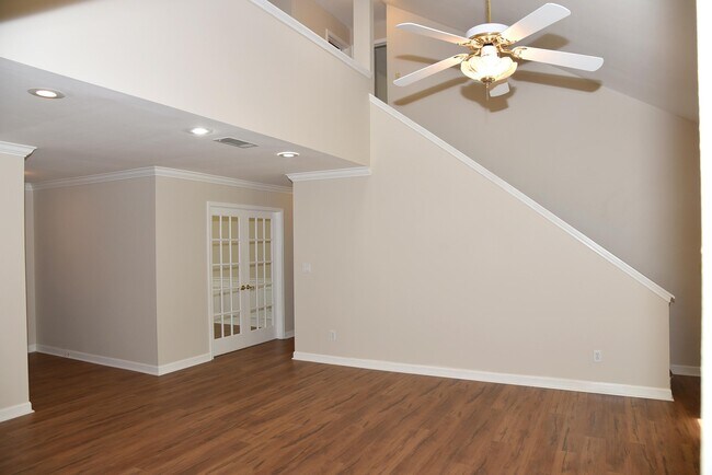 Photo - 1594 Parkwood Ct