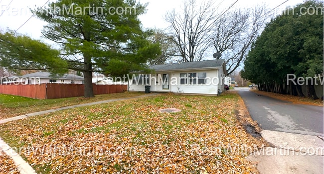 Building Photo - 1644-1646 E Mitchell Ave Unit 1646