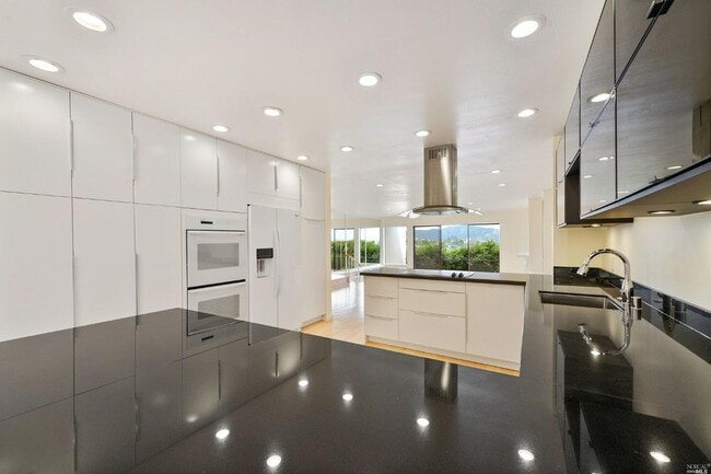 Photo - 102 Red Hill Cir