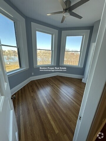 Building Photo - 464 Beacon St Unit 2R Rental