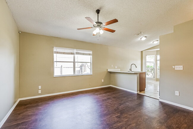 Photo - 13705 Glasser Ave