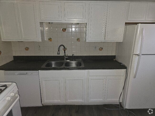 Building Photo - 21501 Kingsville St Rental