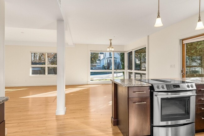 Photo - 677 Dennett St Unit 1