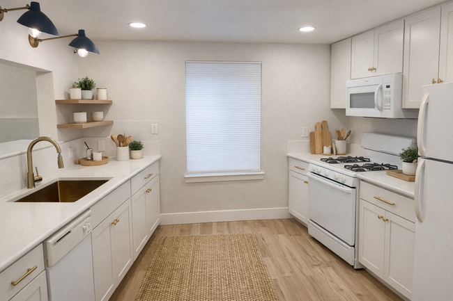 Kitchen - 927 Stewart St Unit 1