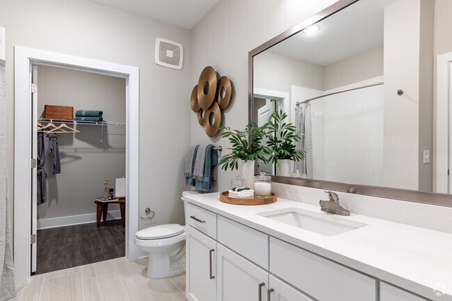 2BR, 2BA - 1,030SF (Type B1) - Second Bathroom