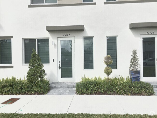 Building Photo - 6675 NW 102nd Path Rental