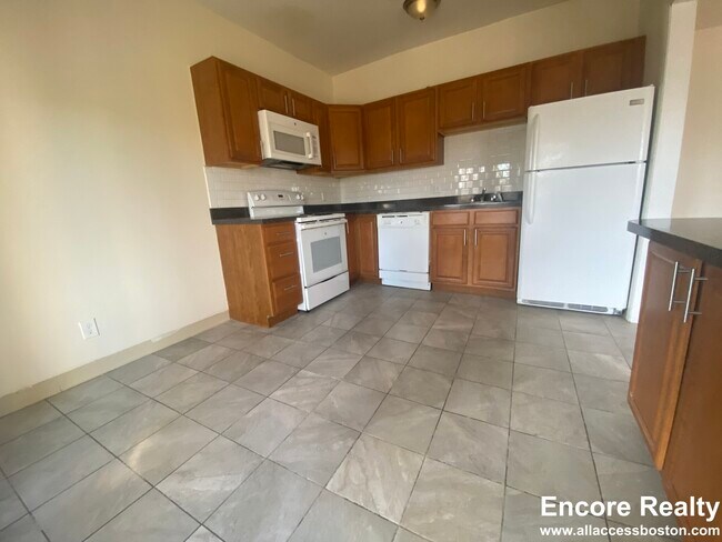 Photo - 1131 Commonwealth Ave Unit 5