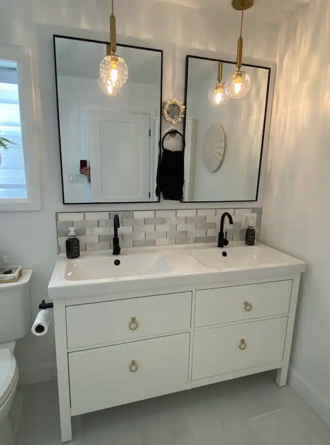 Photo - 349 Third Av W