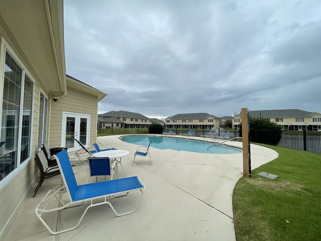 Photo - Luxurious 3-Bedroom Condo in Panama City, FL with Spacious Layout and Modern Amenities!