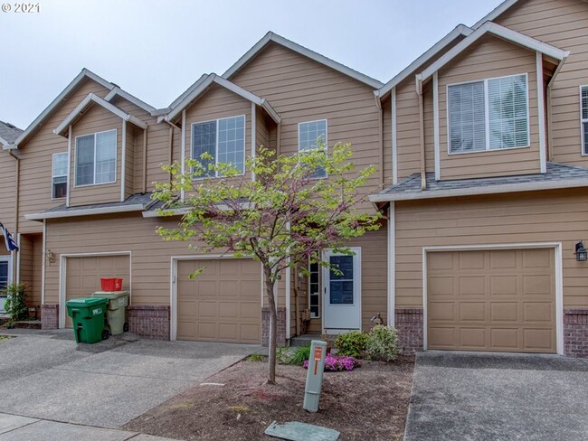 Building Photo - Super-Cute Townhouse! 3 bed + 2.5 baths w/ Fantastic Floor Plan! (A/C & Washer / Dryer included!)