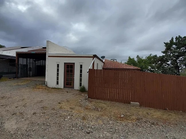 2941 E Road Runner Hl