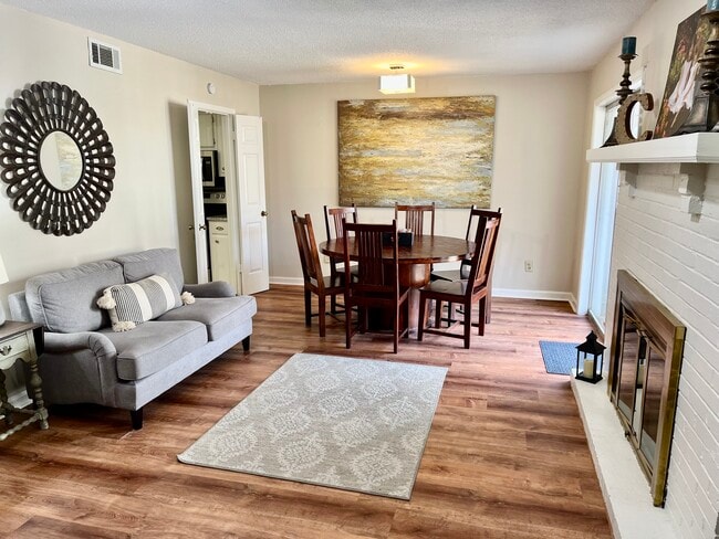 Photo - 1971 Vienna Way