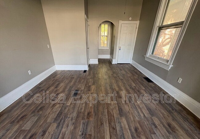 Photo - 125 W Creighton Ave