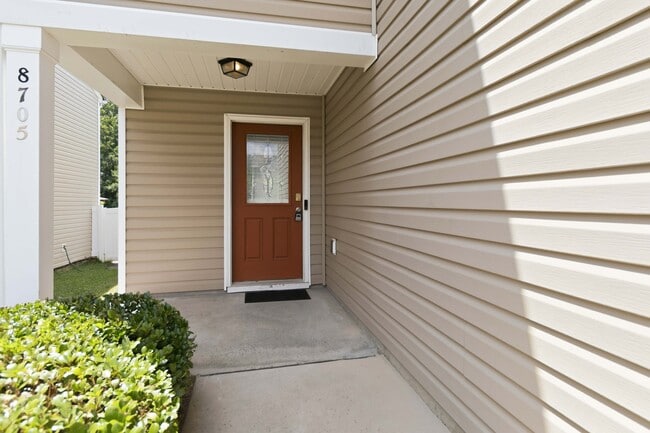 Photo - 8705 Longnor St