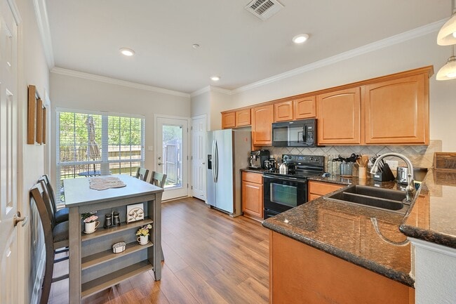 Photo - 305 Holleman Dr E Unidad 1702