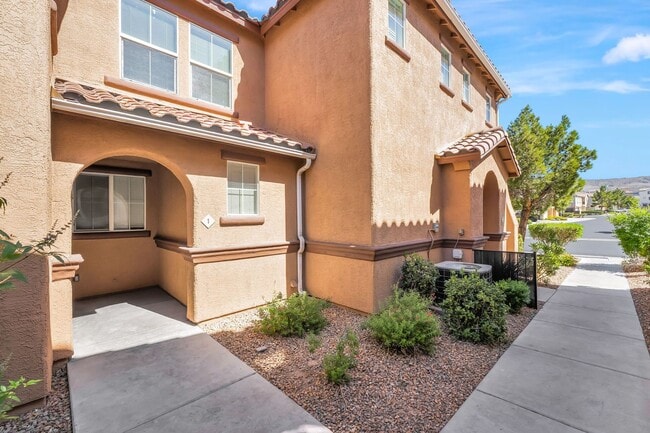 Photo - Stylish Hillside Townhome with Scenic Views in Gated Henderson Community!
