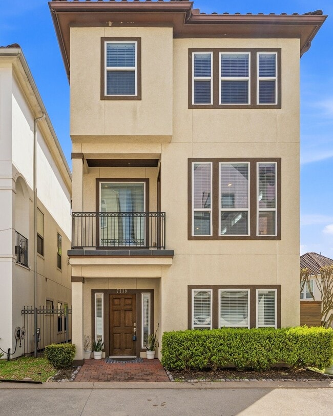 Building Photo - 7239 Laguna Villas