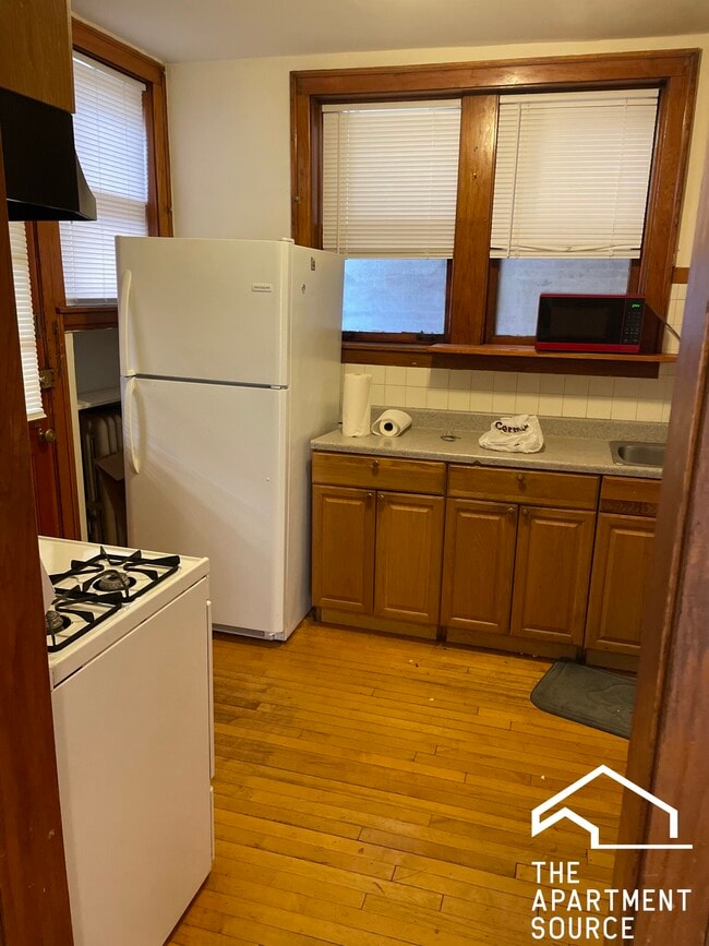 Building Photo - 5503 W Belmont Ave Unit 2F