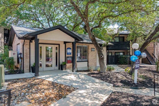 Leasing Office Exterior