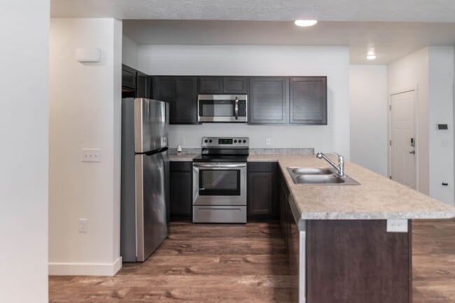 Photo - 7487 Geraint St