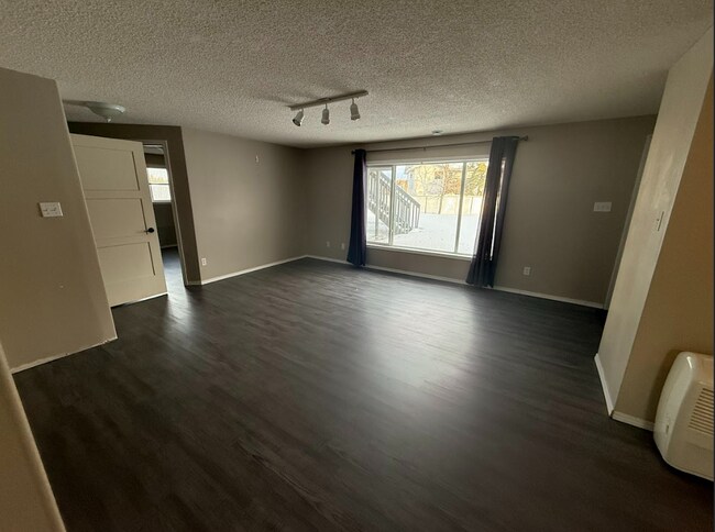 Photo - 1912 Ptarmigan Crescent